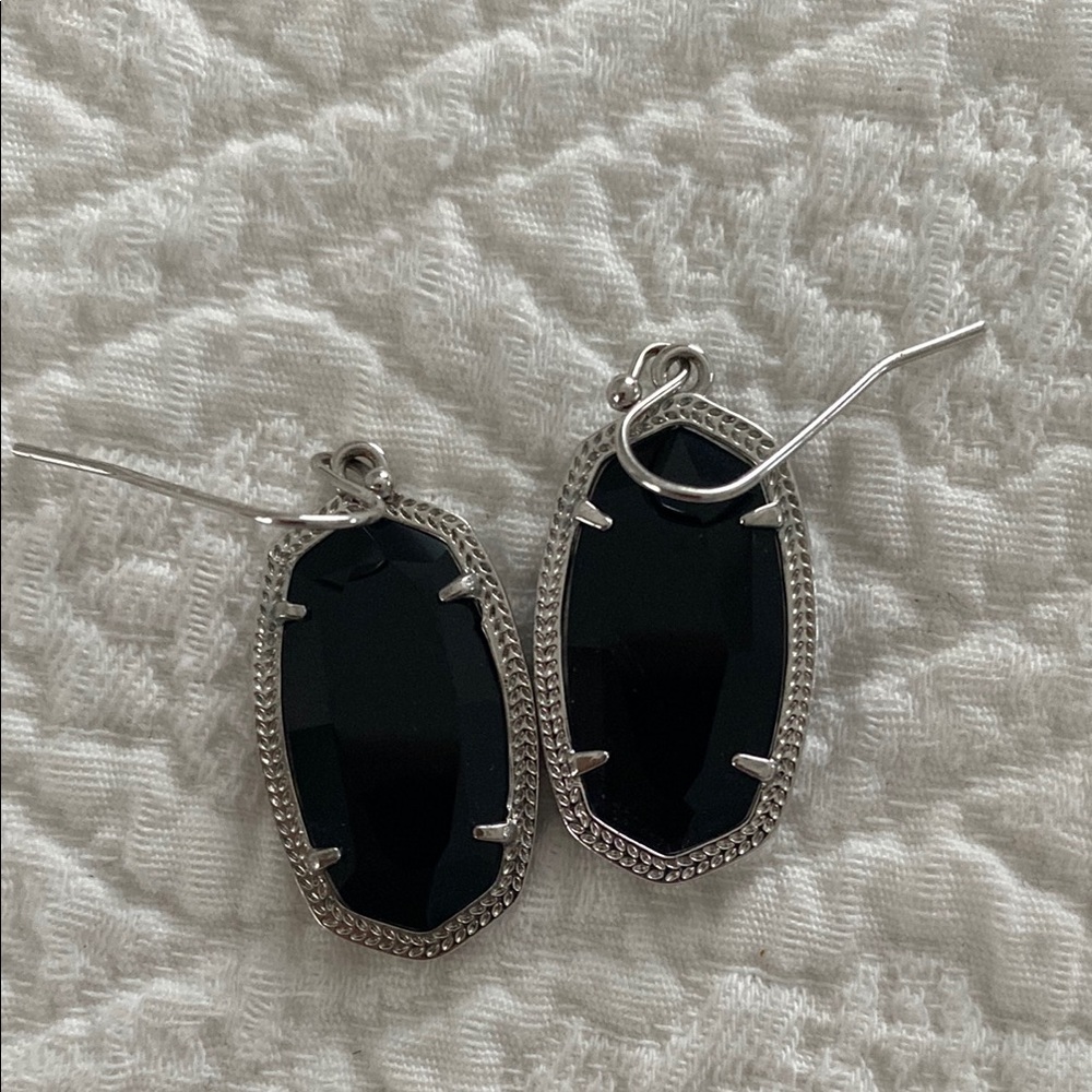 Elegant Black Silver Earrings